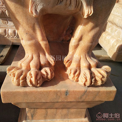 曲阳县汇磊石材雕刻厂 匠心传承，石狮献瑞——定制晚霞红石雕蹲狮的艺术臻品